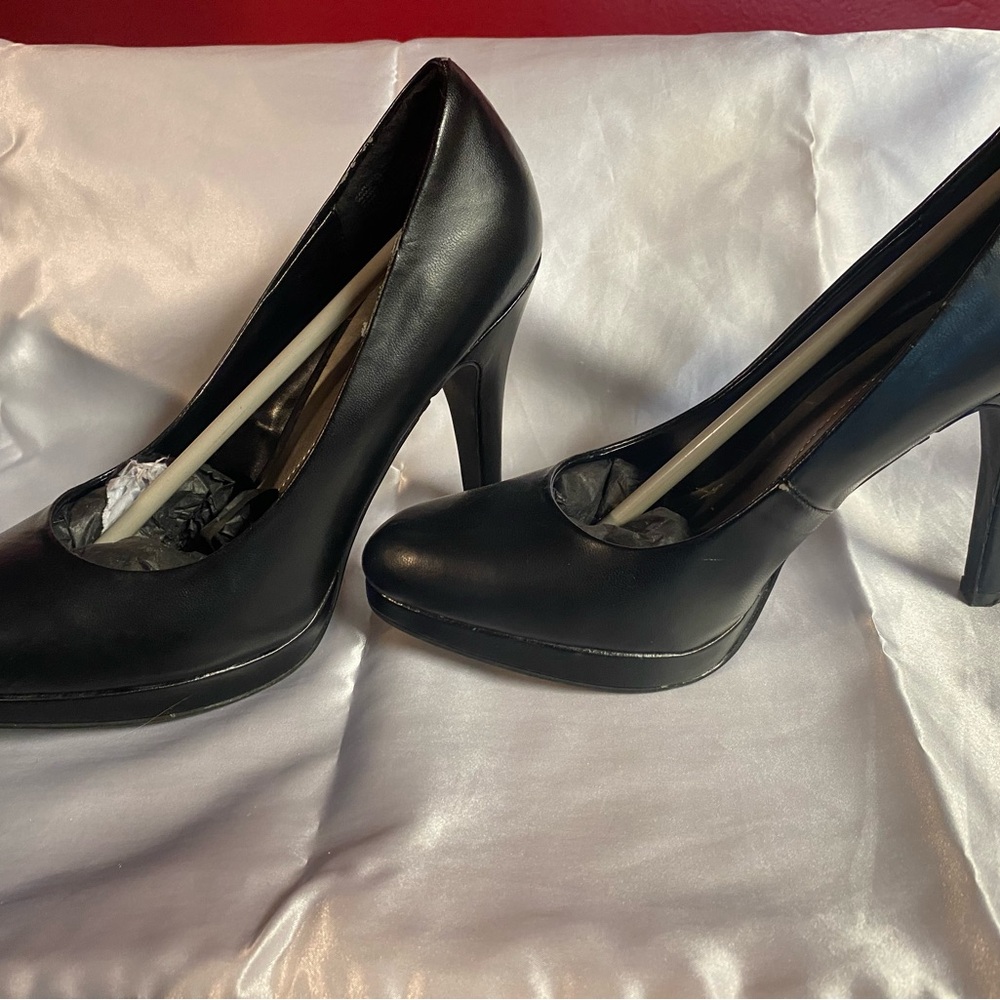 Nine West Classic Black Pumps